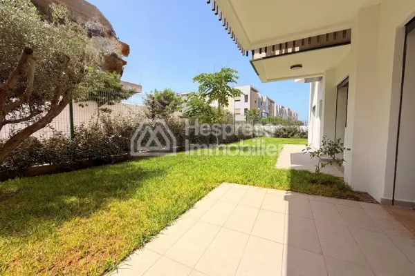 Apartment for rent in Aïn Diab Extension. 3 beautiful bedrooms. Satellite dish system and secure residence.