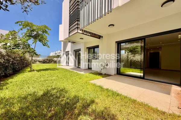Apartment for rent in Aïn Diab Extension. 3 beautiful bedrooms. Satellite dish system and secure residence.