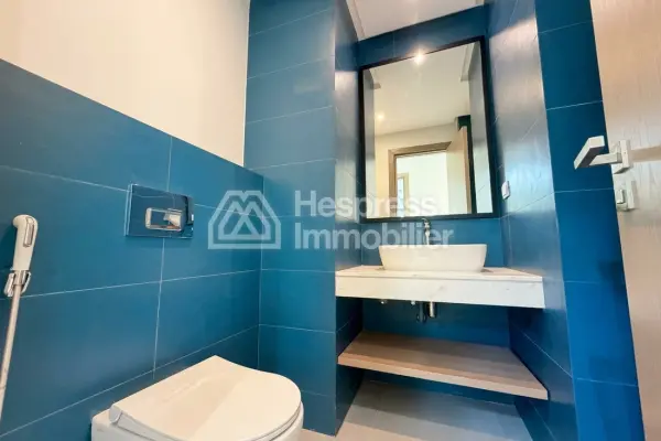 Apartment for rent in Aïn Diab Extension. 3 beautiful bedrooms. Satellite dish system and secure residence.