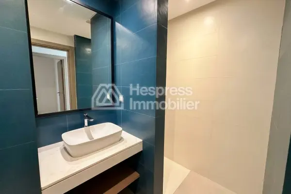 Apartment for rent in Aïn Diab Extension. 3 beautiful bedrooms. Satellite dish system and secure residence.