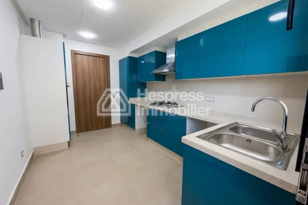 Apartment for rent in Aïn Diab Extension. 3 beautiful bedrooms. Satellite dish system and secure residence.