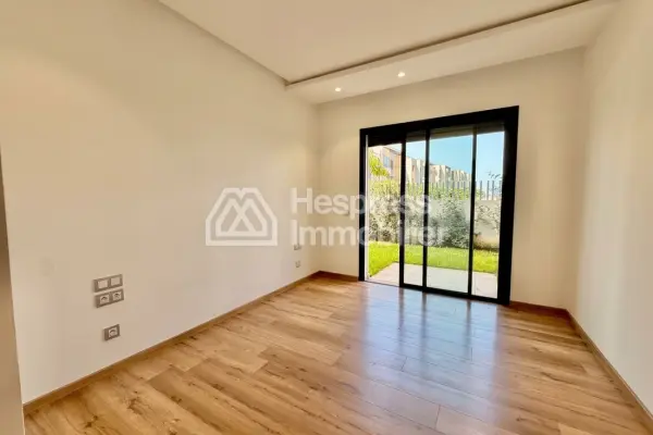 Apartment for rent in Aïn Diab Extension. 3 beautiful bedrooms. Satellite dish system and secure residence.