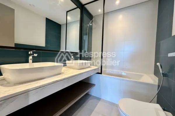 Apartment for rent in Aïn Diab Extension. 3 beautiful bedrooms. Satellite dish system and secure residence.