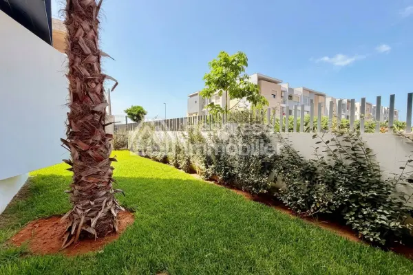 Apartment for rent in Aïn Diab Extension. 3 beautiful bedrooms. Satellite dish system and secure residence.