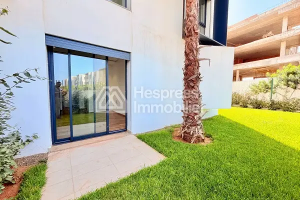 Apartment for rent in Aïn Diab Extension. 3 beautiful bedrooms. Satellite dish system and secure residence.
