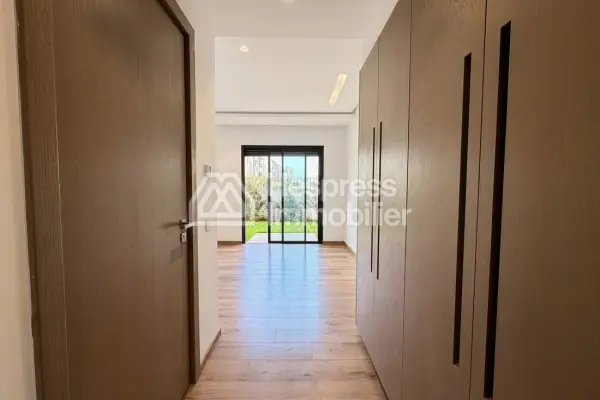 Apartment for rent in Aïn Diab Extension. 3 beautiful bedrooms. Satellite dish system and secure residence.