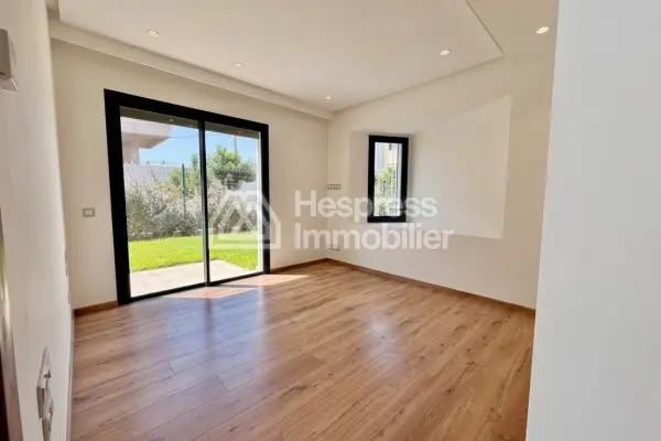 Apartment for rent in Aïn Diab Extension. 3 beautiful bedrooms. Satellite dish system and secure residence.