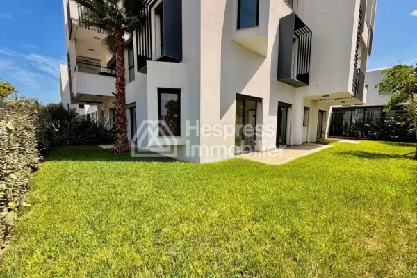 Apartment for rent in Aïn Diab Extension. 3 beautiful bedrooms. Satellite dish system and secure residence.