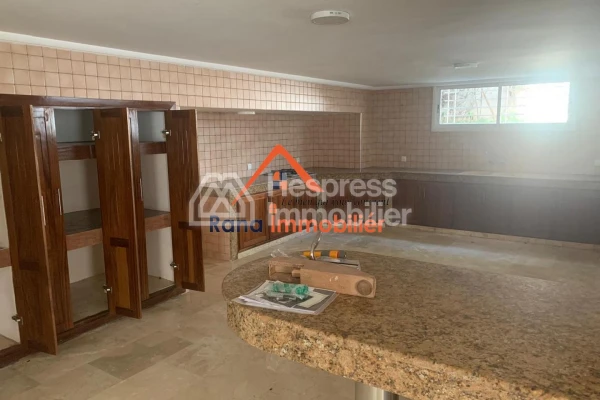 Villa for sale, 350m² in Hay Riad
