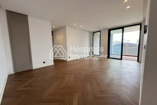 Unfurnished two-bedroom apartment for rent with view of Anfa Park