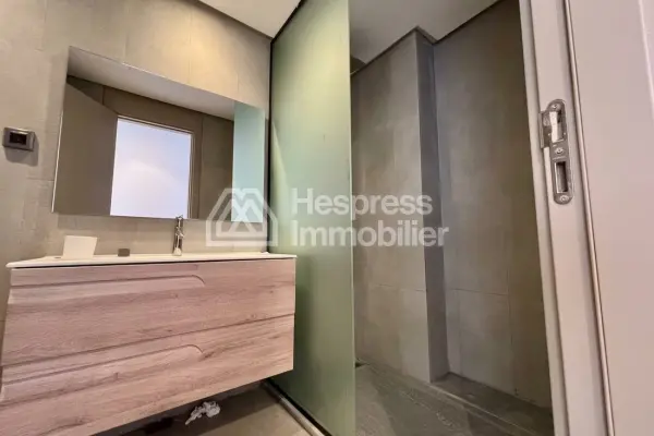 Unfurnished two-bedroom apartment for rent with view of Anfa Park