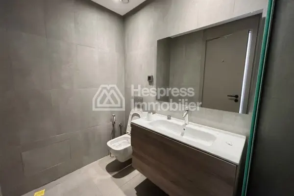 Unfurnished two-bedroom apartment for rent with view of Anfa Park