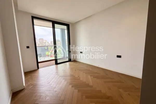 Unfurnished two-bedroom apartment for rent with view of Anfa Park