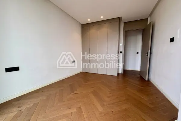 Unfurnished two-bedroom apartment for rent with view of Anfa Park