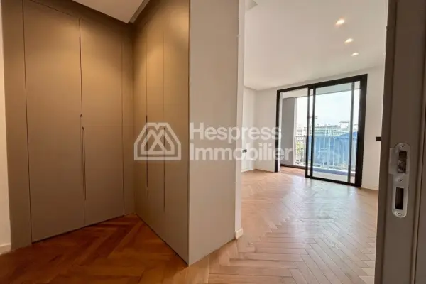 Unfurnished two-bedroom apartment for rent with view of Anfa Park