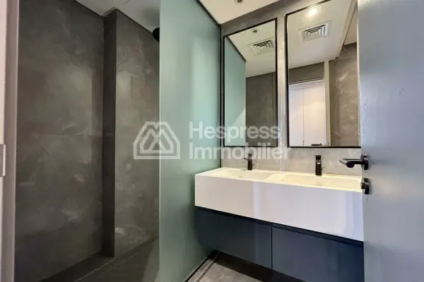 Unfurnished two-bedroom apartment for rent with view of Anfa Park