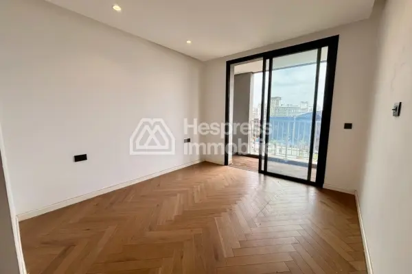 Unfurnished two-bedroom apartment for rent with view of Anfa Park