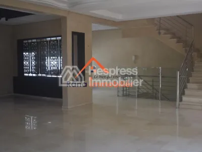 Villa for sale, 350m² in Hay Riad
