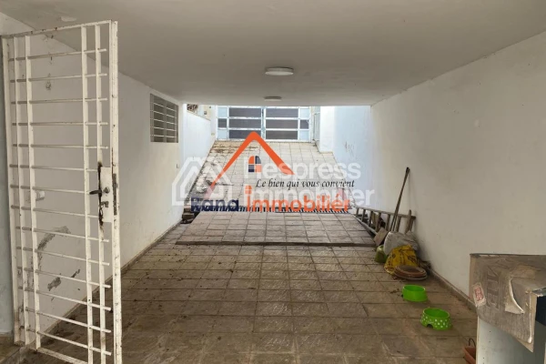 Villa for sale, 350m² in Hay Riad