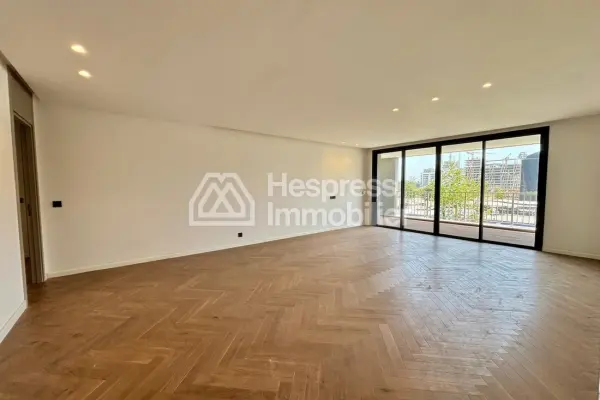 Unfurnished three-bedroom apartment for rent CFC