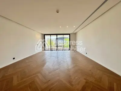 Unfurnished three-bedroom apartment for rent CFC