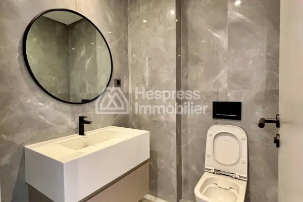 Unfurnished three-bedroom apartment for rent CFC