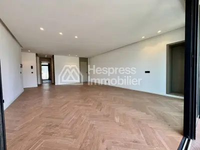 Unfurnished three-bedroom apartment for rent CFC