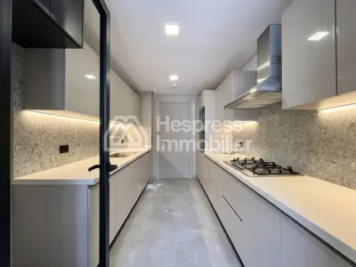 Unfurnished three-bedroom apartment for rent CFC