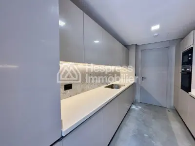 Unfurnished three-bedroom apartment for rent CFC
