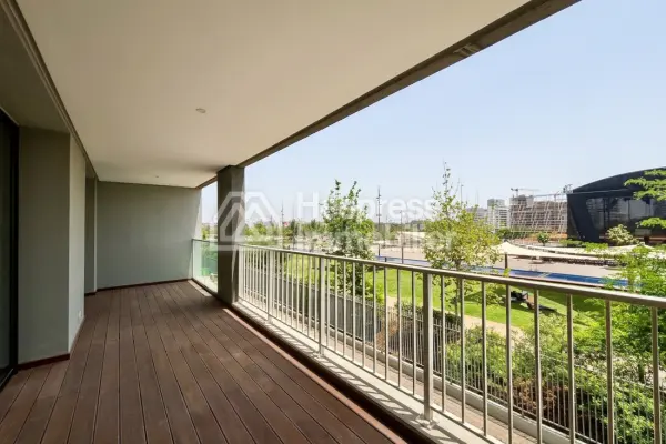 Unfurnished three-bedroom apartment for rent CFC
