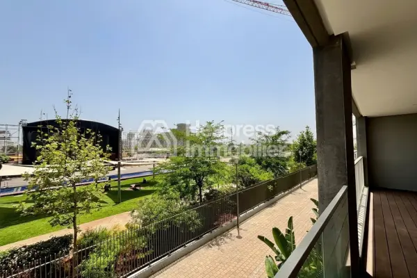Unfurnished three-bedroom apartment for rent CFC