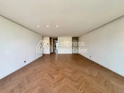 Unfurnished three-bedroom apartment for rent CFC