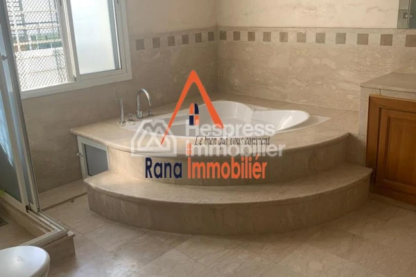 Villa for sale, 350m² in Hay Riad