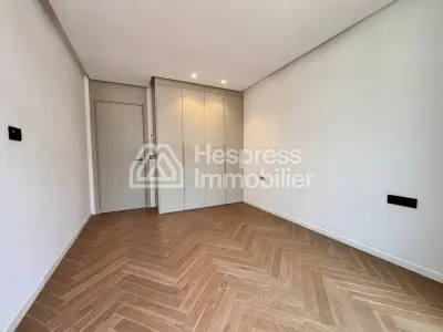 Unfurnished three-bedroom apartment for rent CFC