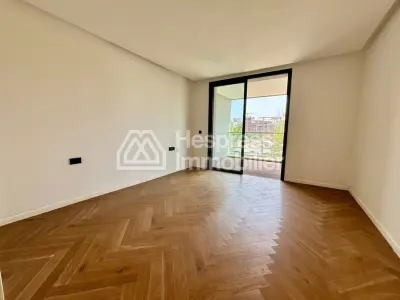 Unfurnished three-bedroom apartment for rent CFC