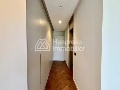 Unfurnished three-bedroom apartment for rent CFC
