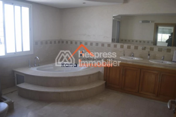Villa for sale, 350m² in Hay Riad