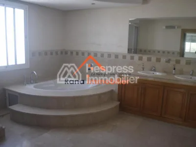 Villa for sale, 350m² in Hay Riad