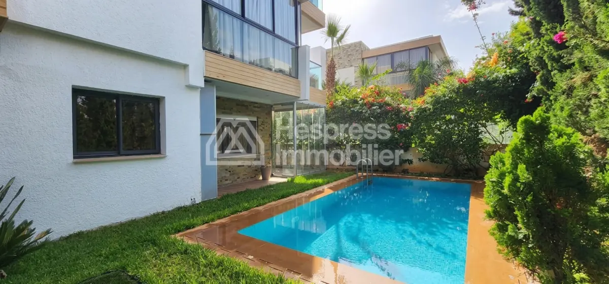 Apartment with Garden and Swimming Pool