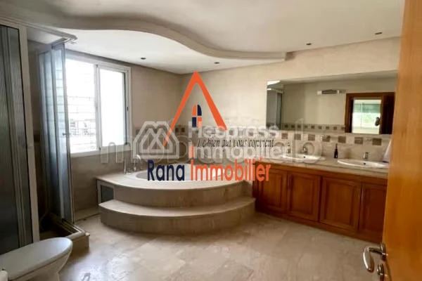 Villa for sale, 350m² in Hay Riad