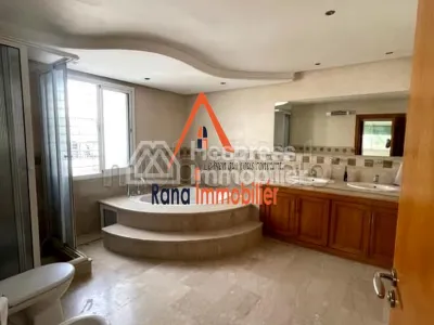 Villa for sale, 350m² in Hay Riad