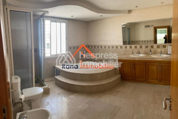 Villa for sale, 350m² in Hay Riad