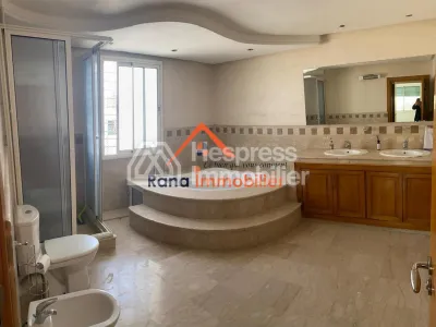 Villa for sale, 350m² in Hay Riad