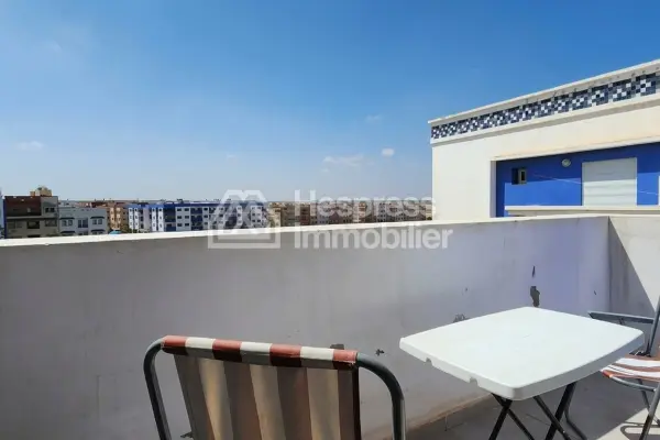 شقة للبيع مكونة من غرفتي نوم وغرفة معيشة