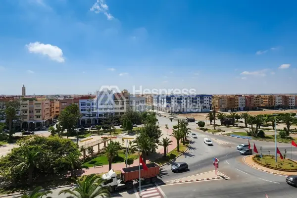 شقة للبيع مكونة من غرفتي نوم وغرفة معيشة