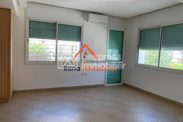 Villa for sale, 350m² in Hay Riad