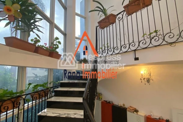 Villa à louer, 500m² à Hay Riad