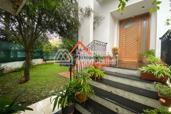 Villa à louer, 500m² à Hay Riad