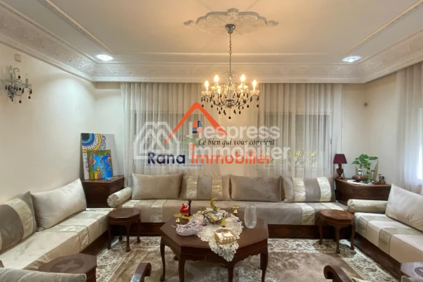 Villa à louer, 500m² à Hay Riad