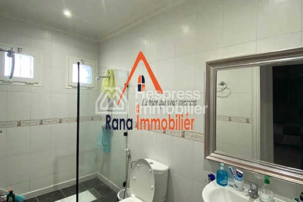 Villa à louer, 500m² à Hay Riad